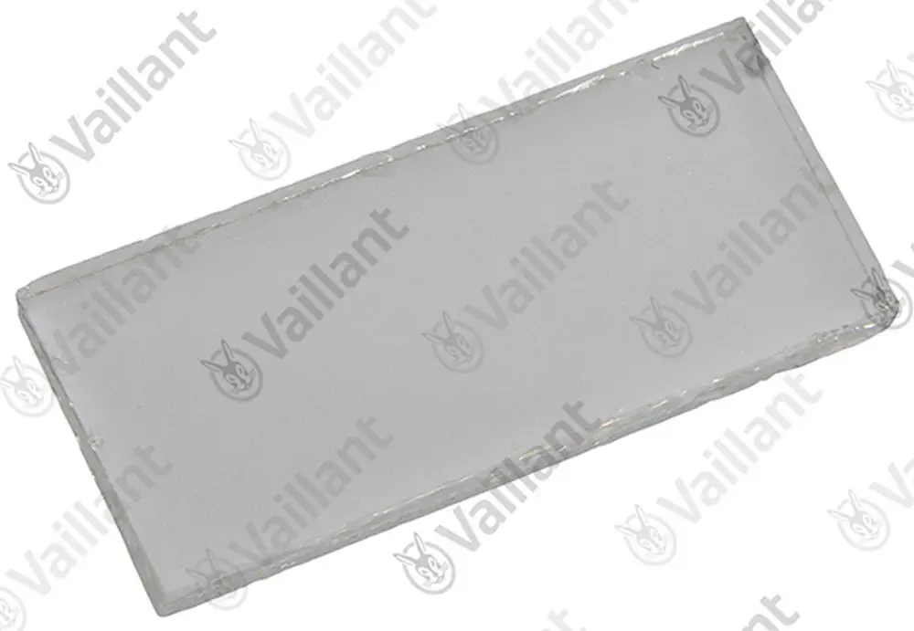 Transparente Glasscheibe mit geraden Kanten, umgeben von einer metallischen Rahmenstruktur, gekennzeichnet mit dem Logo von Vaillant.